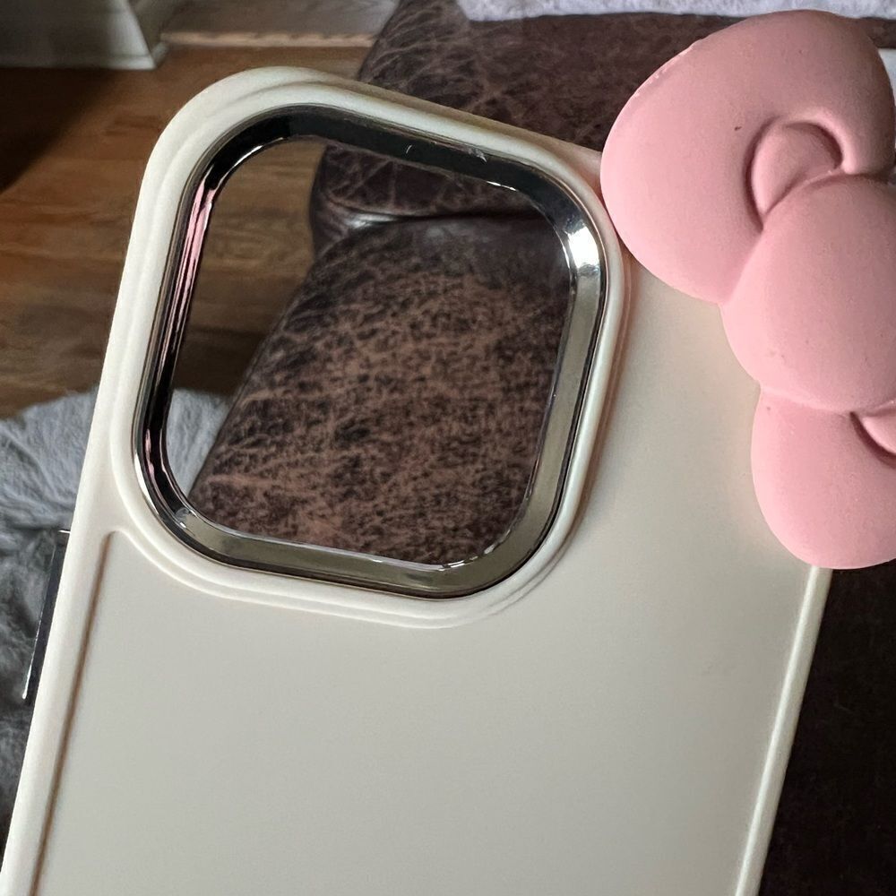 iPhone Hello Kitty Silicone Case - Picture 2 of 6